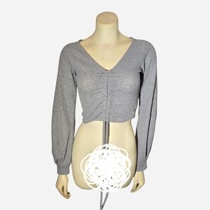 Grey long sleeve crop top with‎ ruched detail